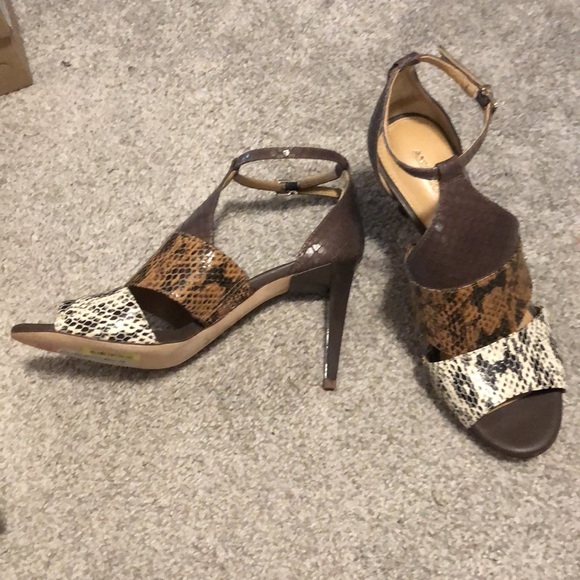 Snakeskin print multi-tone heels - Picture 2 of 4